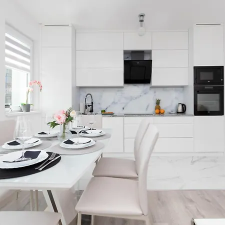 Spacious & Bright Family In By Renters غدانسك