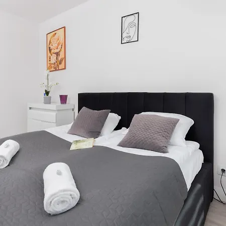Lejlighed Spacious & Bright Family In By Renters