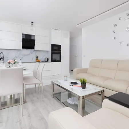 Spacious & Bright Family In By Renters Διαμέρισμα