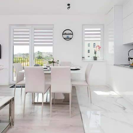 Spacious & Bright Family In By Renters Apartament *