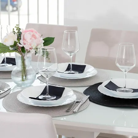 Apartment Spacious & Bright Family In By Renters *