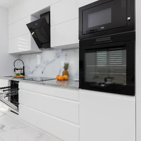 Apartment Spacious & Bright Family In By Renters