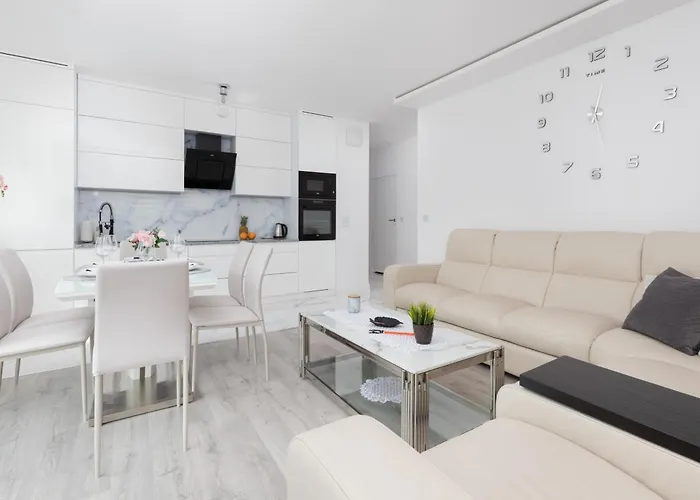 Spacious & Bright Family In By Renters דירה