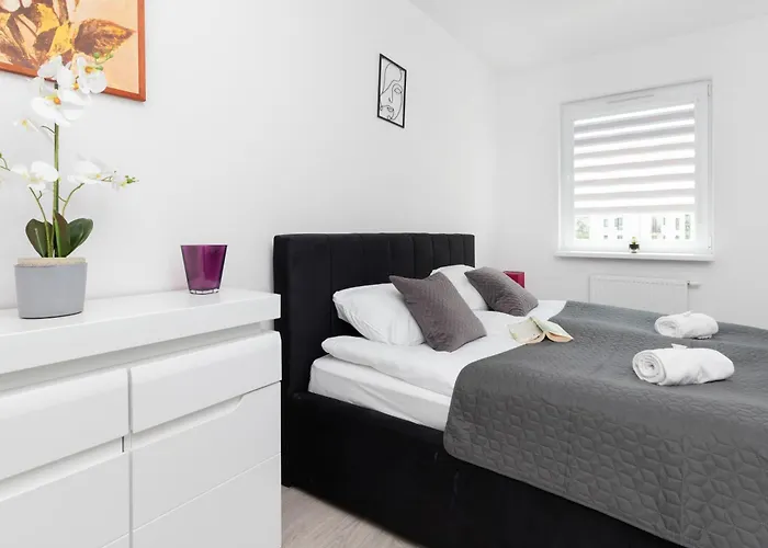 Spacious & Bright Family In By Renters דירה